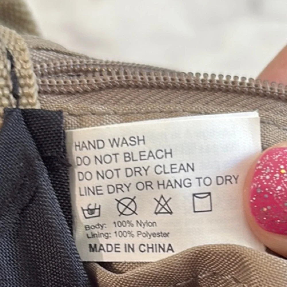 NWOT Baggallini Black Crossbody Bag with Long Strap - Picture 11 of 11